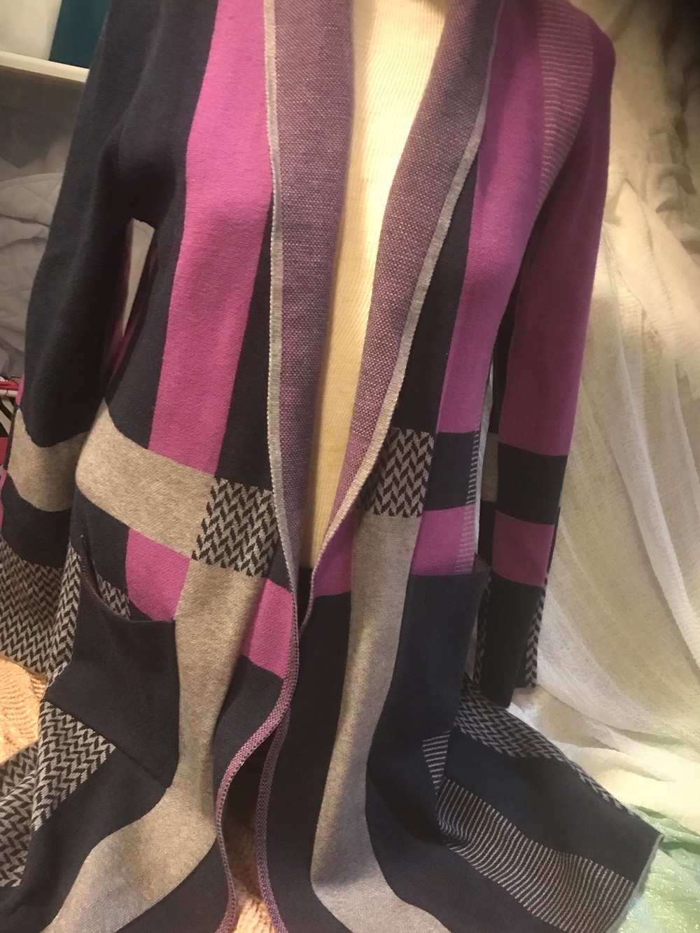 Liz Claiborne Women's Sweater Cardigan in magenta and Black - Picture 2 of 11